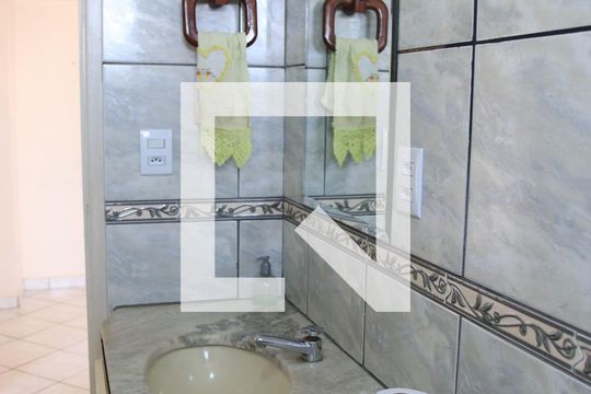 Banheiro de apartamento à venda com 3 quartos, 91m² em Setor Aeroporto, Goiânia