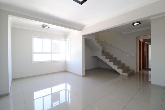 Apartamento para alugar com 3 quartos, 180m² em Tibery, Uberlândia