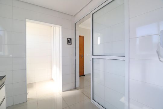 Cozinha de apartamento para alugar com 3 quartos, 180m² em Tibery, Uberlândia