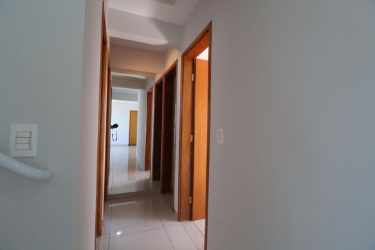 Corredor de apartamento para alugar com 3 quartos, 180m² em Tibery, Uberlândia