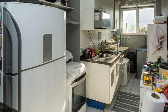 Cozinha de apartamento para alugar com 2 quartos, 52m² em Taquara, Rio de Janeiro