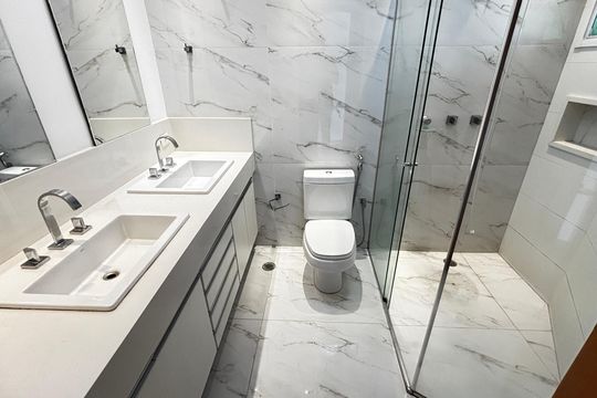 Banheiro da Suíte de apartamento para alugar com 3 quartos, 123m² em Parque das Nações, Santo André
