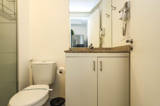 Banheiro de kitnet/studio à venda com 1 quarto, 22m² em Sé, São Paulo