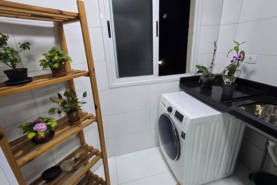 Área de serviço de apartamento para alugar com 2 quartos, 57m² em Parque Ipe, São Paulo