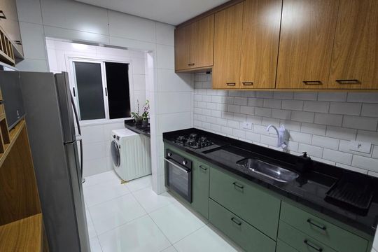 Cozinha de apartamento para alugar com 2 quartos, 57m² em Parque Ipe, São Paulo