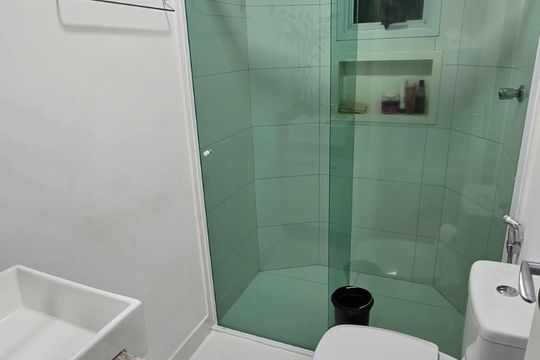 Banheiro de apartamento para alugar com 2 quartos, 57m² em Parque Ipe, São Paulo