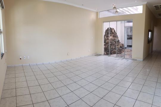 Sala de casa à venda com 3 quartos, 600m² em Residencial Olinda, Goiânia