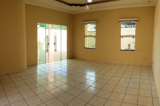 Casa à venda com 3 quartos, 600m² em Residencial Olinda, Goiânia