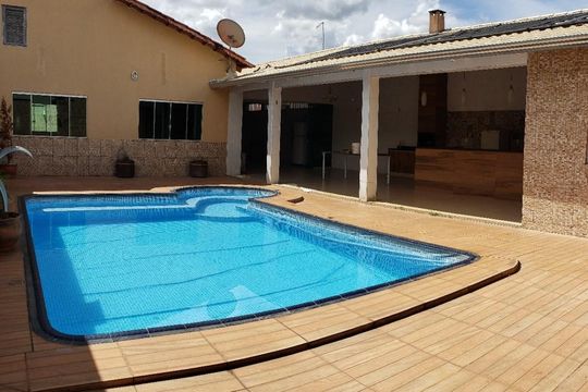 Área externa de casa à venda com 3 quartos, 600m² em Residencial Olinda, Goiânia