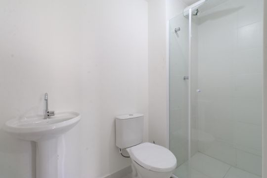 Banheiro  de apartamento à venda com 1 quarto, 24m² em Parque Industrial Tomas Edson, São Paulo