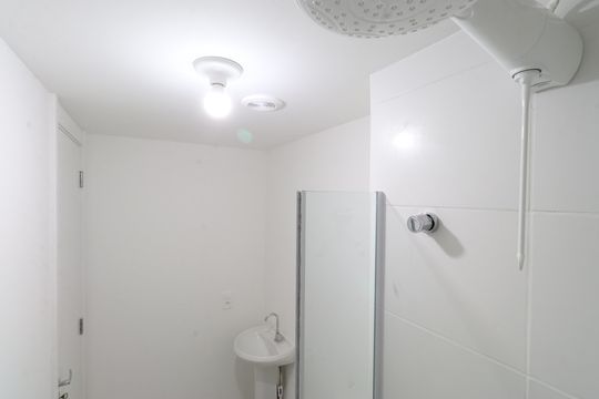 Banheiro  de apartamento à venda com 1 quarto, 24m² em Parque Industrial Tomas Edson, São Paulo