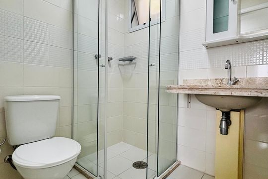 Banheiro  de apartamento para alugar com 3 quartos, 76m² em Tamboré, Barueri