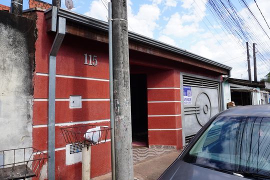 Fachada com Plaquinha NNQT - 870 de casa à venda com 4 quartos, 150m² em Parque da Liberdade, Americana