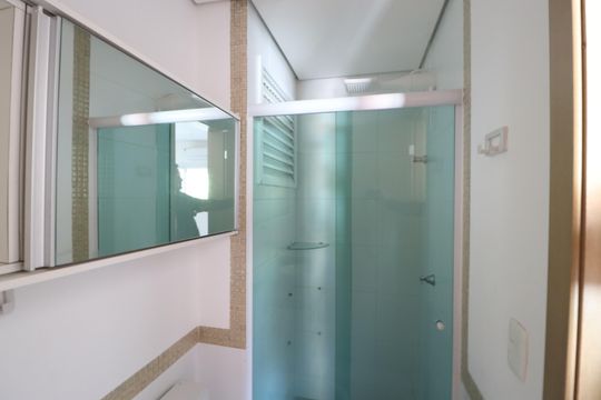 Banheiro de apartamento para alugar com 1 quarto, 39m² em Morada da Colina, Uberlândia