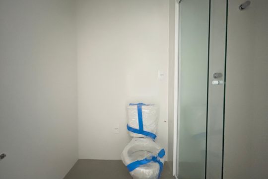Banheiro de kitnet/studio para alugar com 1 quarto, 23m² em Centro, Florianópolis