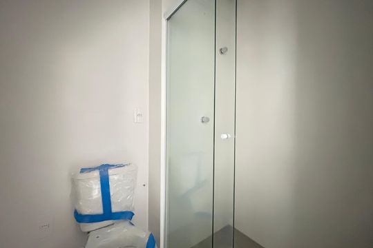 Banheiro de kitnet/studio para alugar com 1 quarto, 23m² em Centro, Florianópolis