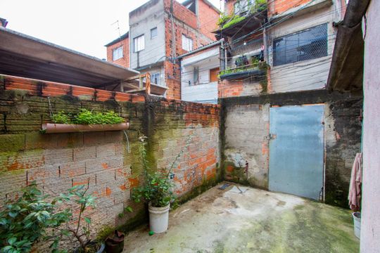 Quintal de casa à venda com 2 quartos, 82m² em Jardim Teles de Menezes, Santo André