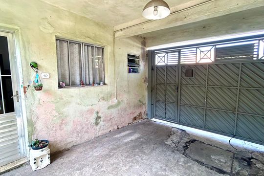 Garagem de casa à venda com 3 quartos, 245m² em Jardim Paulista, Guarulhos