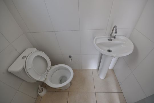 Banheiro de casa para alugar com 2 quartos, 65m² em Vila Medeiros, São Paulo