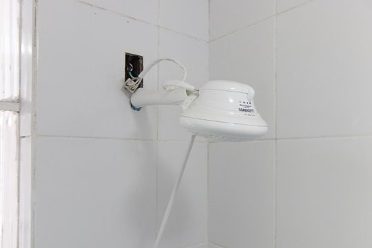 Banheiro de apartamento à venda com 1 quarto, 36m² em Farroupilha, Porto Alegre