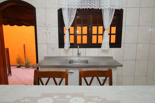 Cozinha de casa para alugar com 2 quartos, 80m² em Vila Raquel, São Paulo