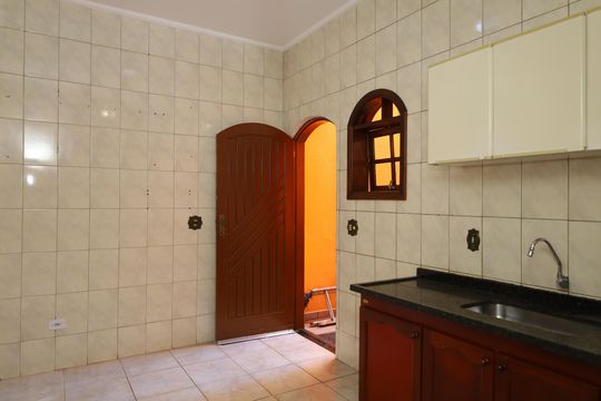 Cozinha de casa para alugar com 2 quartos, 80m² em Vila Raquel, São Paulo