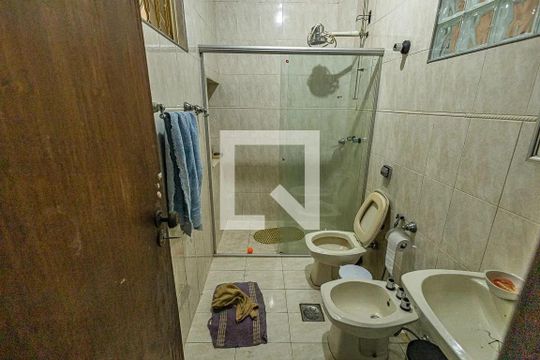 Banheiro de casa para alugar com 2 quartos, 141m² em Alípio de Melo, Belo Horizonte