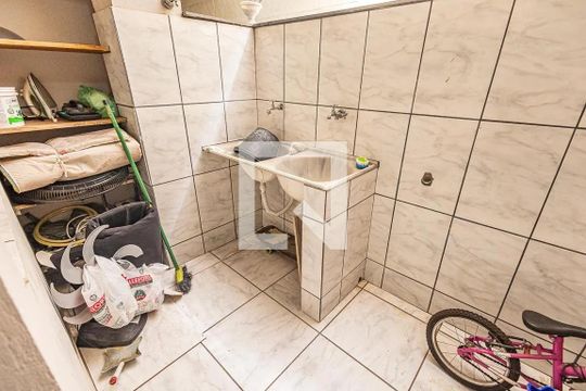 Área de serviço de casa para alugar com 2 quartos, 141m² em Alípio de Melo, Belo Horizonte