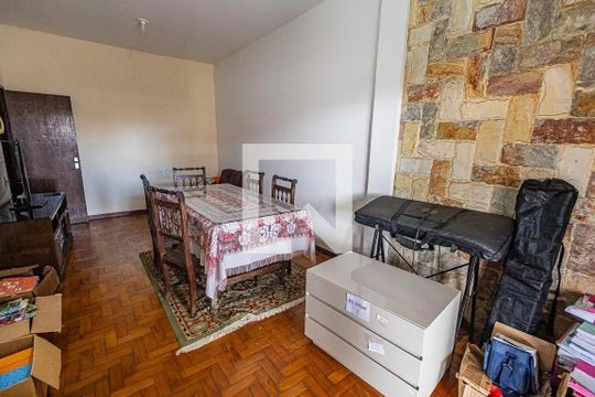 Sala de casa para alugar com 2 quartos, 141m² em Alípio de Melo, Belo Horizonte