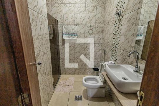 Banheiro de casa para alugar com 2 quartos, 141m² em Alípio de Melo, Belo Horizonte