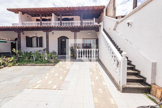 Área externa de casa para alugar com 2 quartos, 141m² em Alípio de Melo, Belo Horizonte
