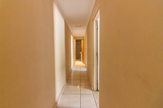 Corredor  de casa para alugar com 3 quartos, 110m² em Recanto das Rosas, Osasco
