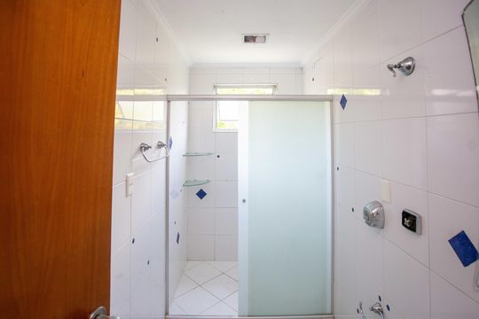 Banheiro de apartamento à venda com 3 quartos, 77m² em Centro, Diadema