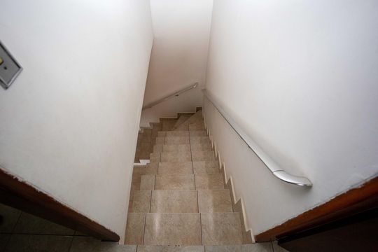 Escada de casa para alugar com 4 quartos, 160m² em Taboão, Diadema