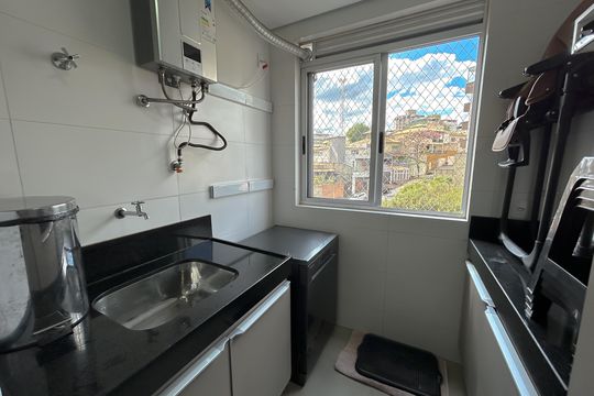 Apartamento à venda com 2 quartos, 65m² em Cabral, Contagem