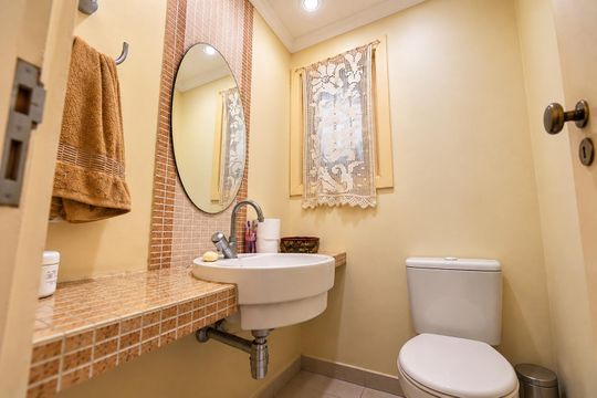 Banheiro 2 de casa de condomínio para alugar com 3 quartos, 107m² em Teresópolis, Porto Alegre