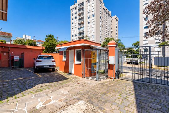 Área comum de casa de condomínio para alugar com 3 quartos, 107m² em Teresópolis, Porto Alegre