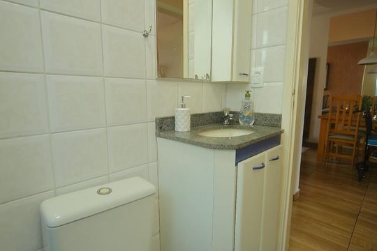 Banheiro  de apartamento à venda com 2 quartos, 53m² em Demarchi, São Bernardo do Campo