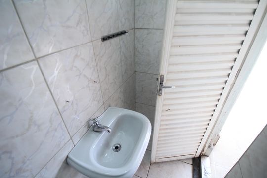 Banheiro 2 de casa para alugar com 5 quartos, 268m² em Cardoso, Contagem
