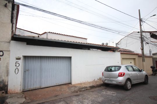 Fachada de casa para alugar com 5 quartos, 268m² em Cardoso, Contagem