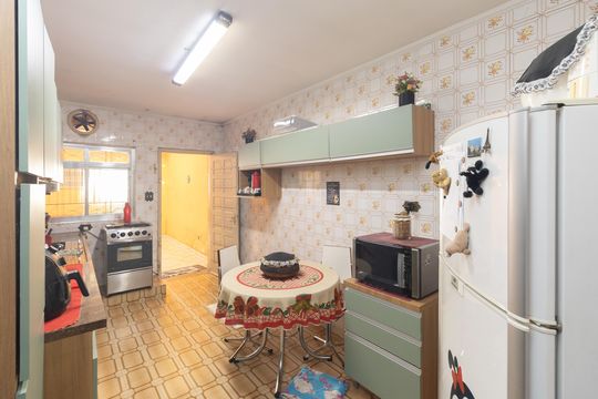 Cozinha de casa à venda com 3 quartos, 360m² em Vila Leonor, São Paulo