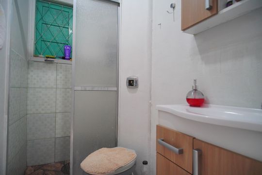 Banheiro de casa à venda com 2 quartos, 90m² em Feitoria, São Leopoldo