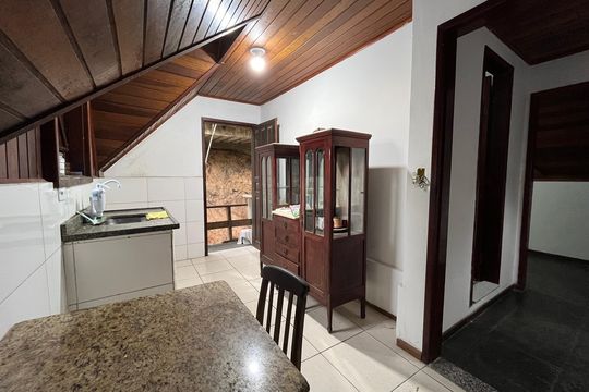 Cozinha de casa de condomínio para alugar com 2 quartos, 50m² em Itanhangá, Rio de Janeiro