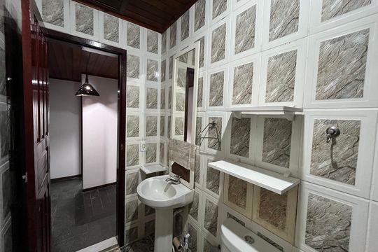Banheiro de casa de condomínio para alugar com 2 quartos, 50m² em Itanhangá, Rio de Janeiro
