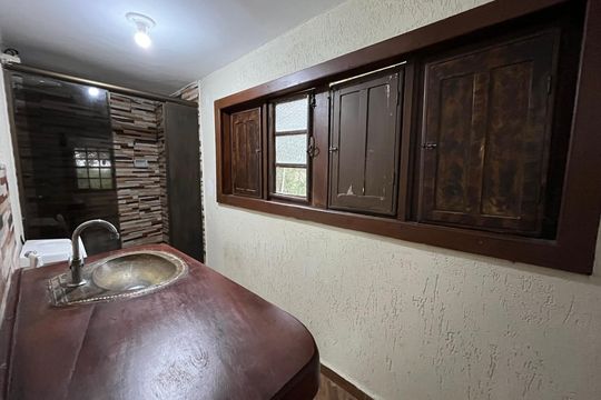 Banheiro  de casa de condomínio para alugar com 2 quartos, 35m² em Itanhangá, Rio de Janeiro