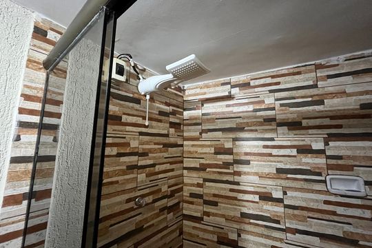 Banheiro  de casa de condomínio para alugar com 2 quartos, 35m² em Itanhangá, Rio de Janeiro