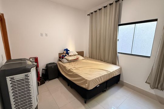 Suíte  de casa à venda com 3 quartos, 129m² em Jardim das Rosas, Goiânia