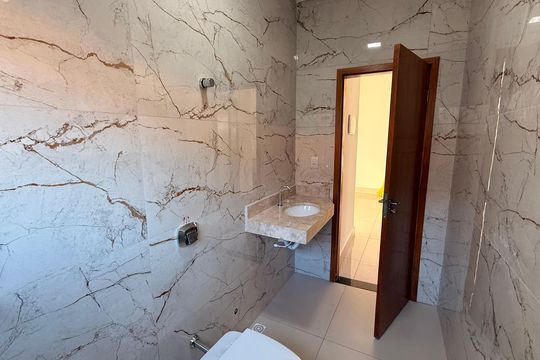 Banheiro Social de casa à venda com 3 quartos, 129m² em Jardim das Rosas, Goiânia