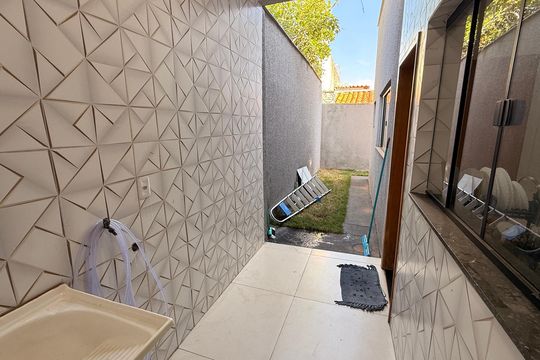 Área de Serviço de casa à venda com 3 quartos, 129m² em Jardim das Rosas, Goiânia