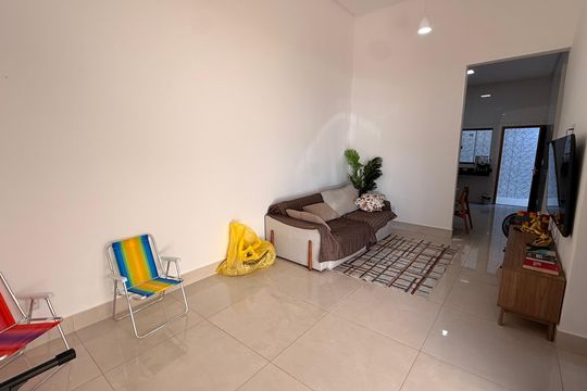 Sala de casa à venda com 3 quartos, 129m² em Jardim das Rosas, Goiânia